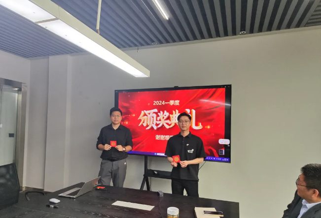 亿万先生MR风管销售中心员工一季度颁奖